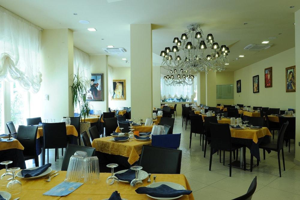 Hotel In 체제나티코 외부 사진