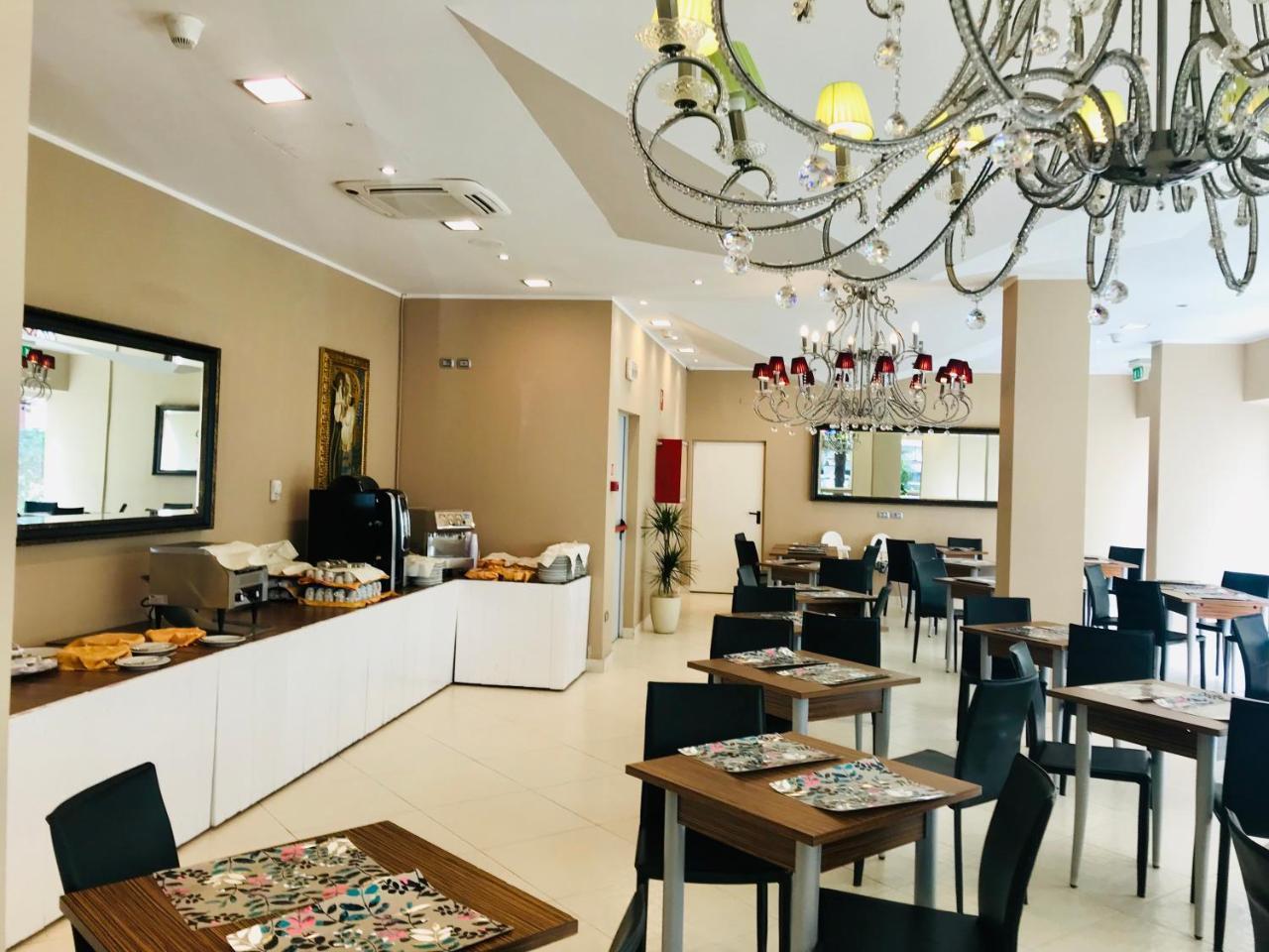 Hotel In 체제나티코 외부 사진